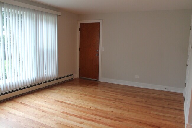 Foto del edificio - 8613 W Summerdale Ave