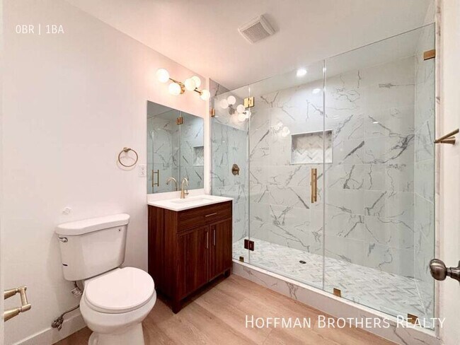 Foto del edificio - 6738 Independence Ave