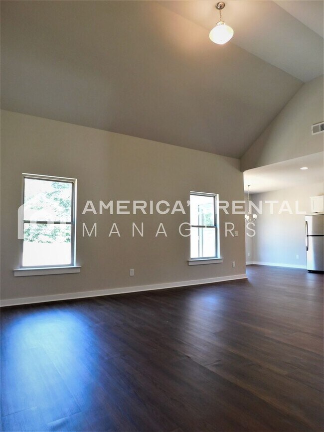 Building Photo - Rent in Jasper, AL... Available to View No...