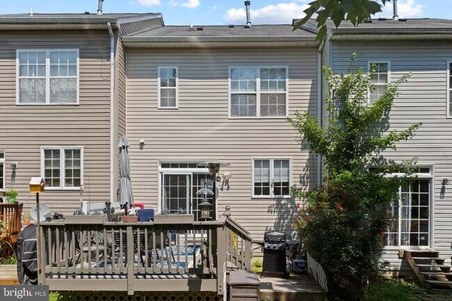 Building Photo - 23450 Dahlia Cir