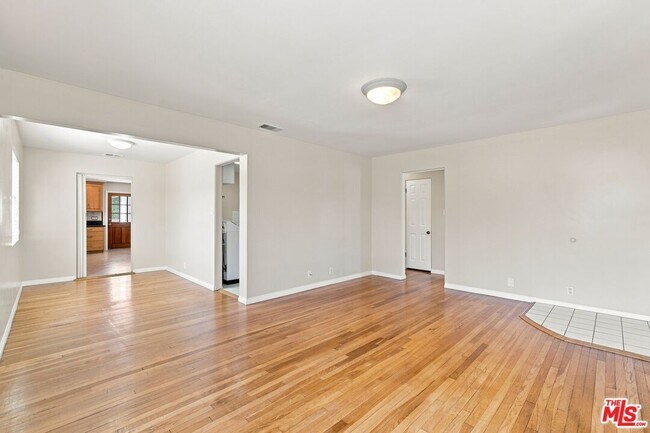 Foto del edificio - 8845 Glider Ave