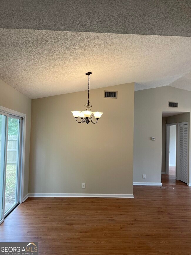 Building Photo - 414 Sunnyside Dr