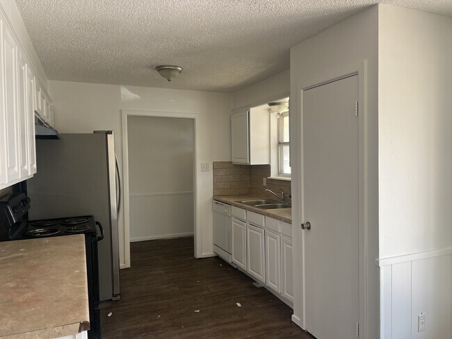 Building Photo - 5420 39th Dr