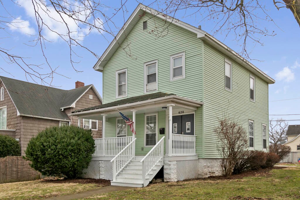 Primary Photo - 620 Oneida St
