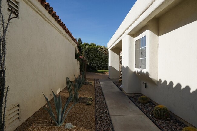 Building Photo - 43917 Cll Las Brisas W