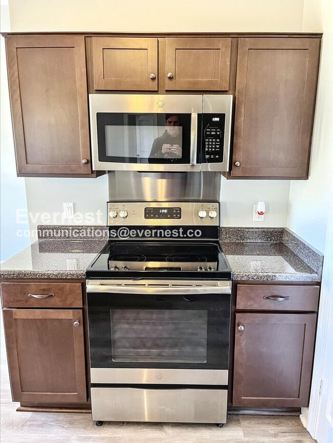 Building Photo - 3720 Rasco Hills Dr