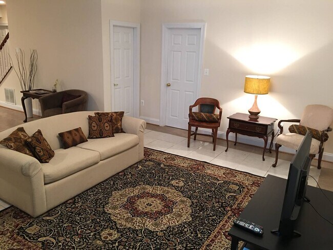 Foto del edificio - 445 Knoll St NW