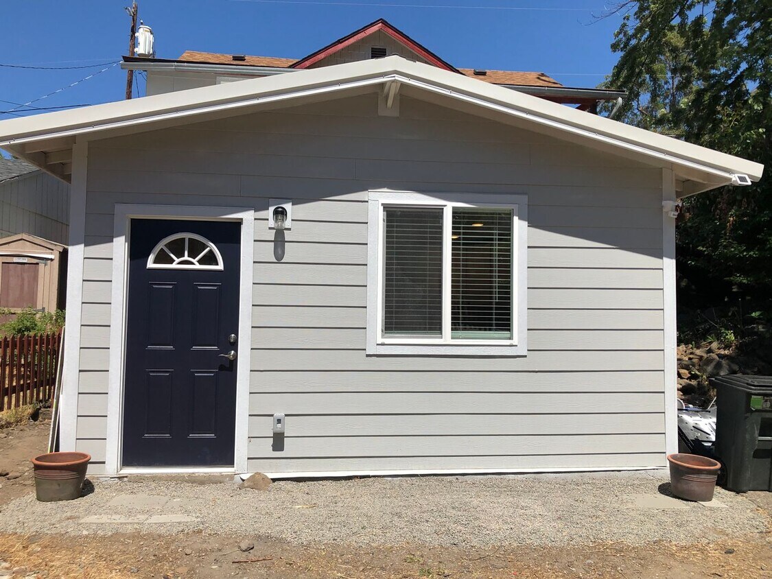 307 W 8th St, The Dalles, OR 97058 Townhome Rentals in The Dalles OR