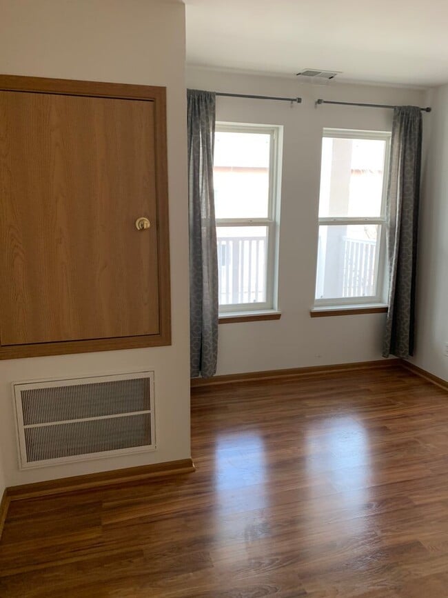 Building Photo - Gorgeous Harbor Park Condo downtown Kenosha!