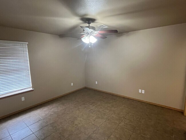 Foto del edificio - 1528 E 11th Cove