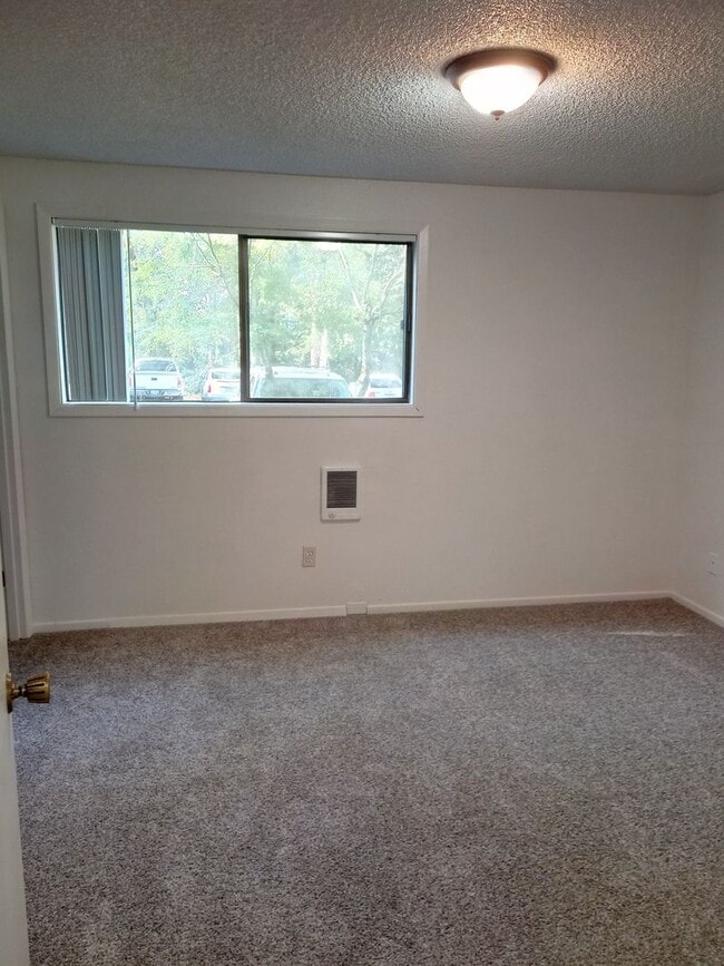Foto del edificio - 2 BEDROOM 1 BATH Located next to Chemeketa...