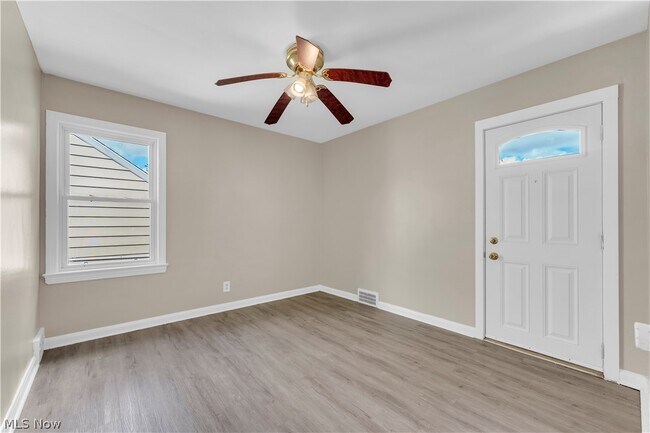 Foto del edificio - 13613 Cedar Rd
