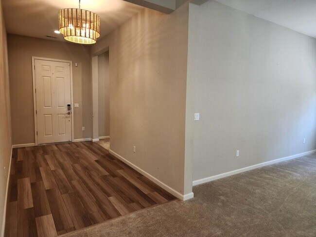 Foto del edificio - 2500 sq ft home in the Stonebrook area of ...