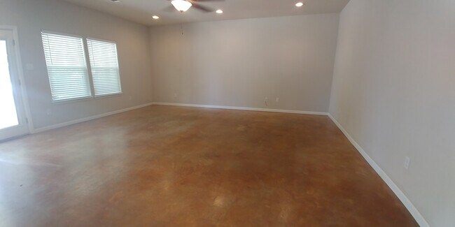 Building Photo - 4403 Nagle St