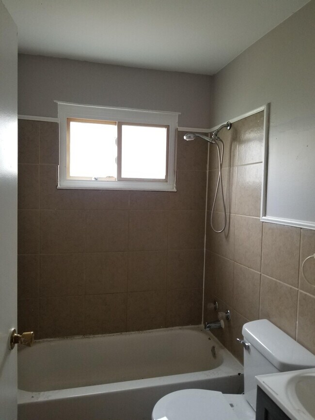 Building Photo - 1672 Burley Dr