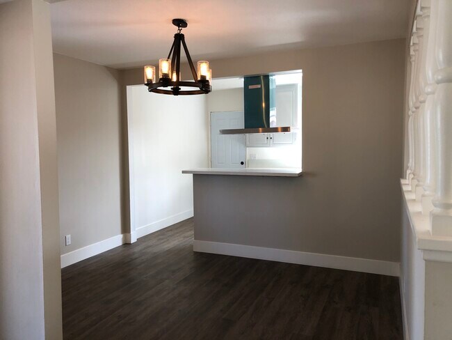 Dining Area - 1802 W Carlton Pl