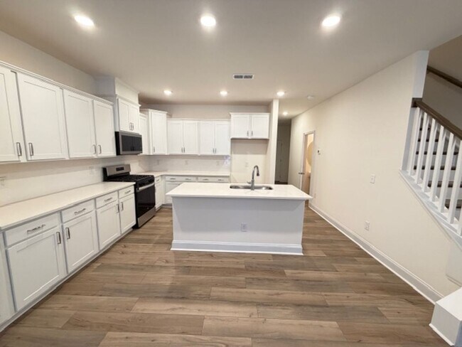 Foto del edificio - Mebane / Townhouse