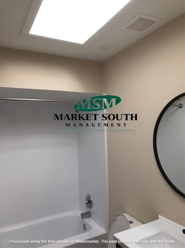 Building Photo - NEWLY RENOVATED SPACIOUS HOME