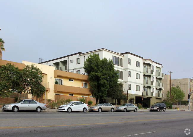 Building Photo - Laurel Courtyard Apartments