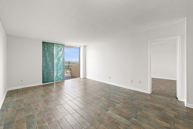 Foto del edificio - 2350 NE 135th St