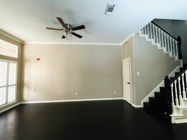 Foto del edificio - 2710 Grants Lake Blvd