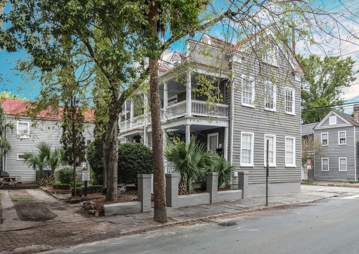 Primary Photo - 123 Smith St