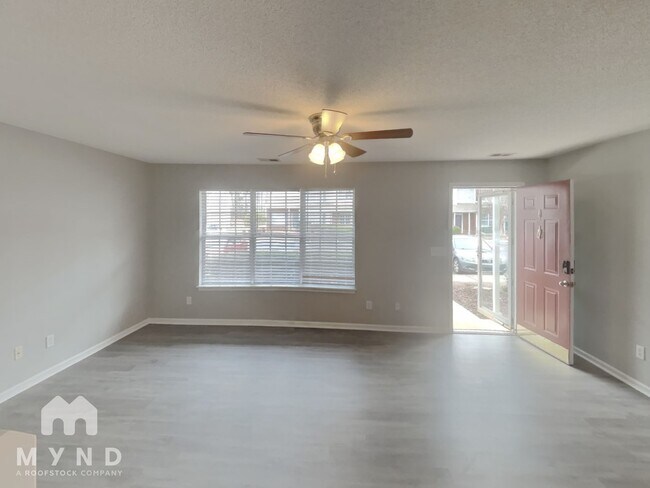 Foto del edificio - 12640 Tucker Crossing Ln