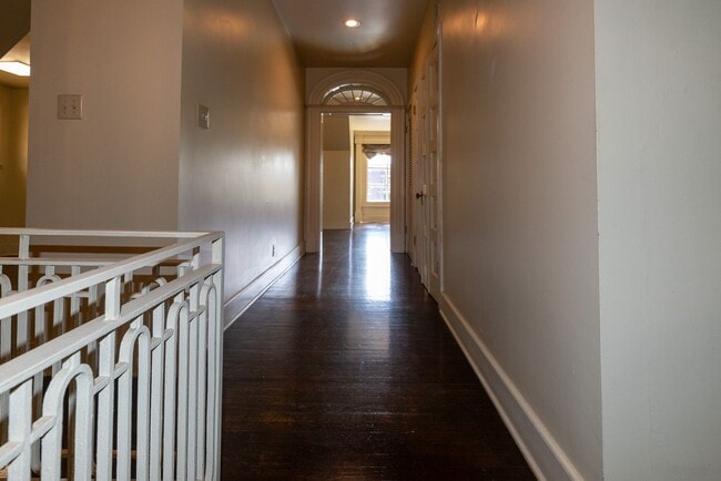 Building Photo - 1432 St James Ct