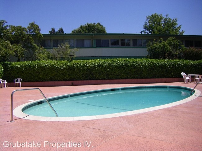 Building Photo - 565 S Norfolk St