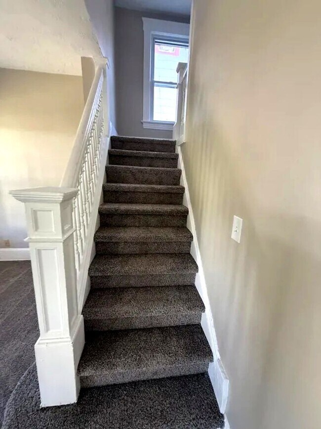 Building Photo - Charming Renovated Single-Family Home with Spacious Layout