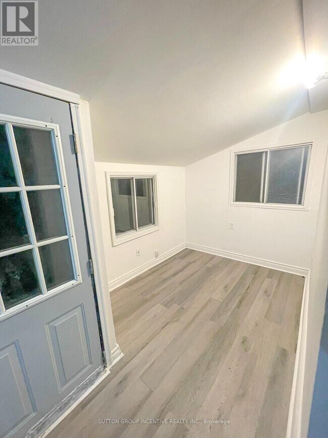 Photo du bâtiment - 26951 Kennedy Rd