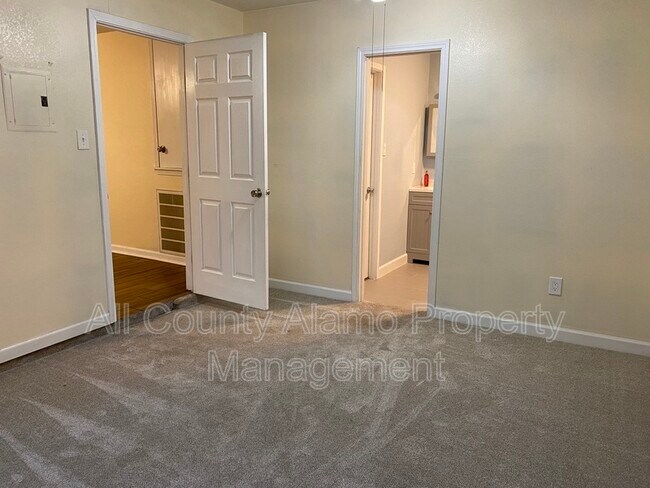 Building Photo - 4843 Borchers Dr