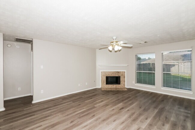 Foto del edificio - 16707 Great Oaks Glen Dr