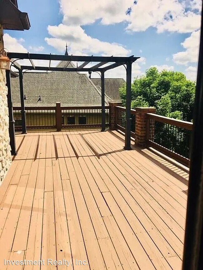 4 br, 3 bath House 6319 S Riverbend Rd House Rental in Springfield