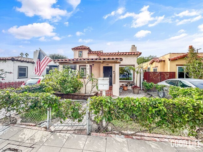 Building Photo - Stunning 3BD/1BA W/ Reserved Parking, In-Unit Laundry, and A/C in North Park!