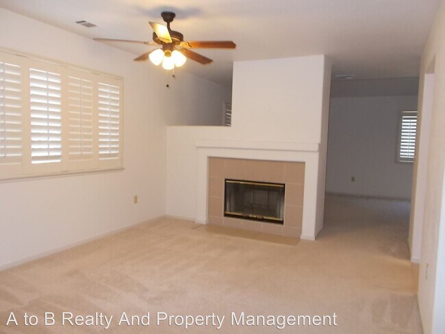 Building Photo - 1105 Vista Pointe Cir
