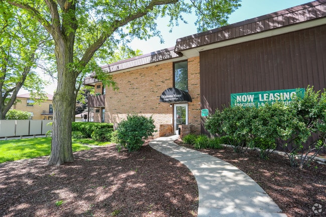 Building Photo - Oklahoma Manor 56th