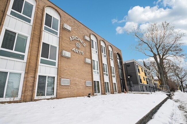 Building Photo - 2525 3rd Ave S