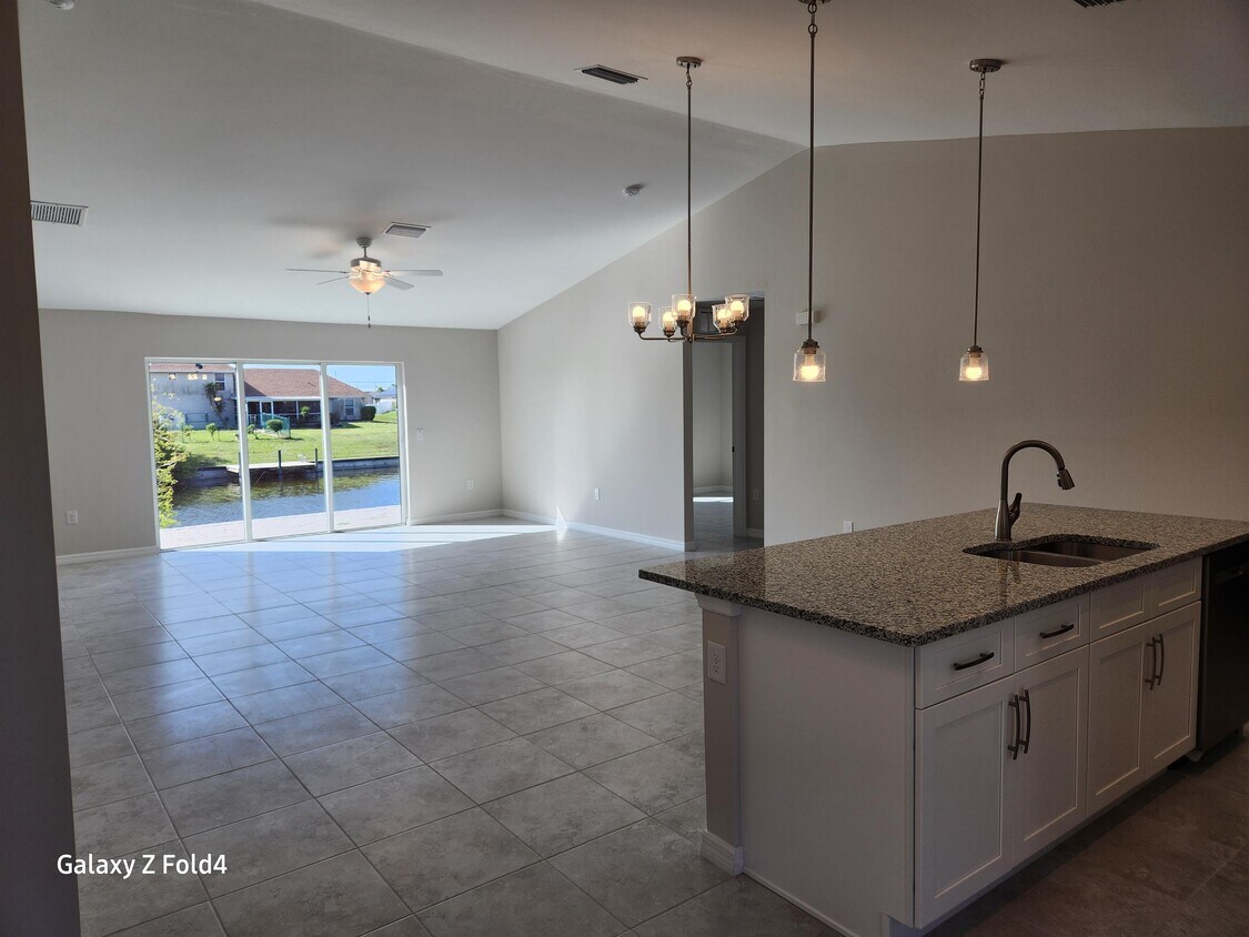 Foto principal - 310 NW 20th St