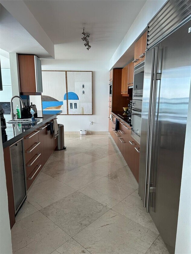 Foto del edificio - 1331 Brickell Bay Dr