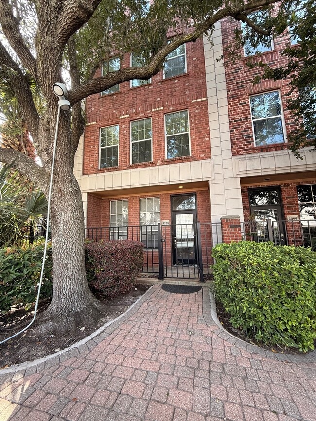 Building Photo - 3208 Jackson St