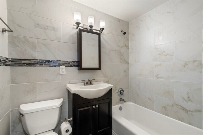 Foto del edificio - 244 Beacon St