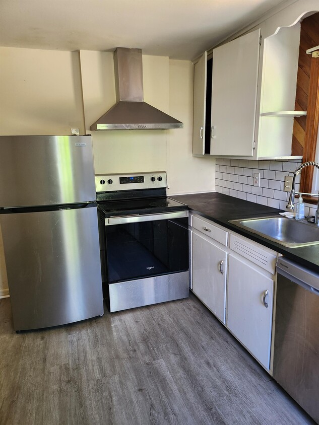 Photo - 107 Cumpstone Dr (Hamden, CT)