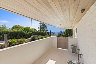Building Photo - 200 Alta Vista Way