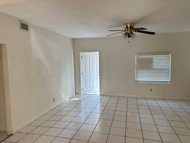 Building Photo - 611 El Vedado