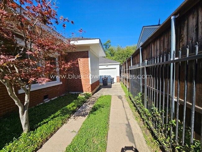 Foto del edificio - 5525 Richmond Ave