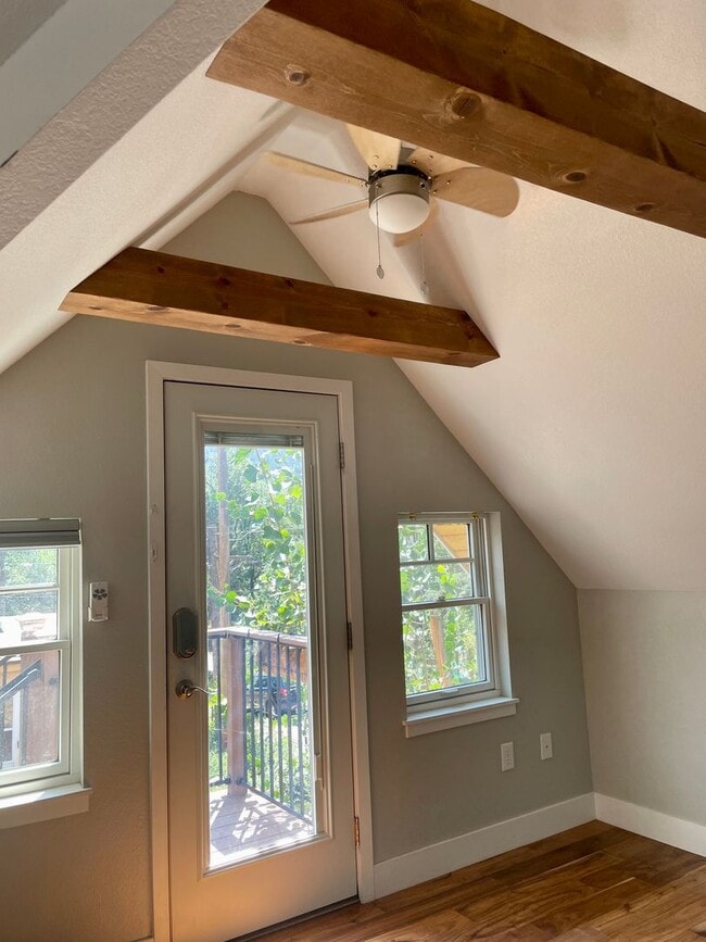 Building Photo - Adorable Garage Studio in beautiful Manitou Springs.