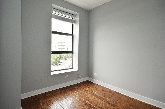 Building Photo - 709 N Milwaukee Ave