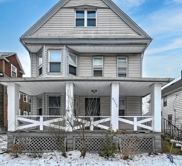 Foto principal - Charming 2-Bedroom Home with Convenient Ac...