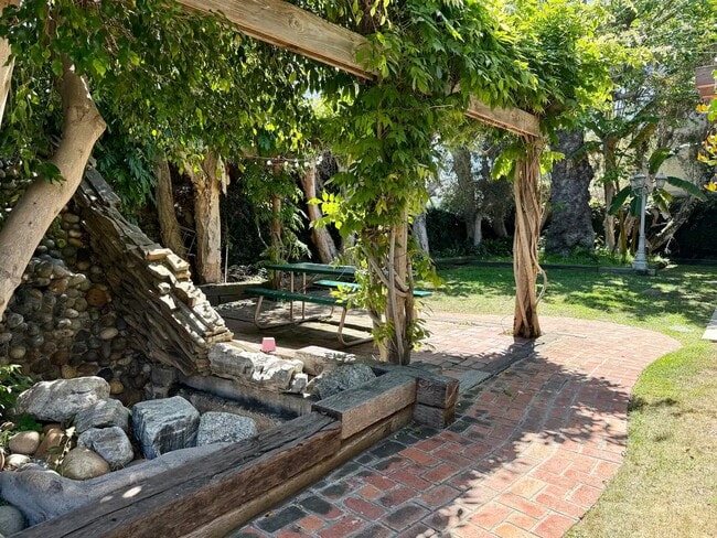 Photo - Lion's Grove C Apartment